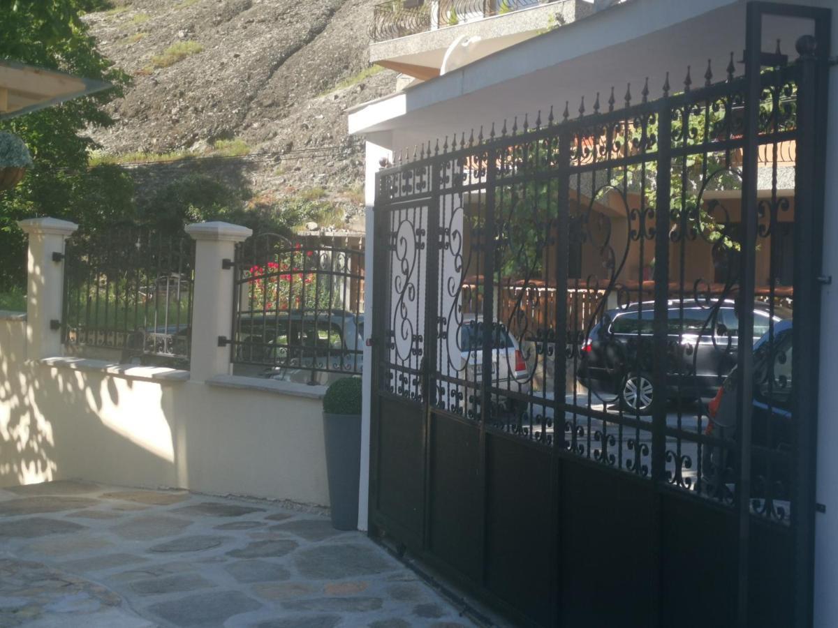 Къща Томови,Стаи За Гости Devin Exterior photo