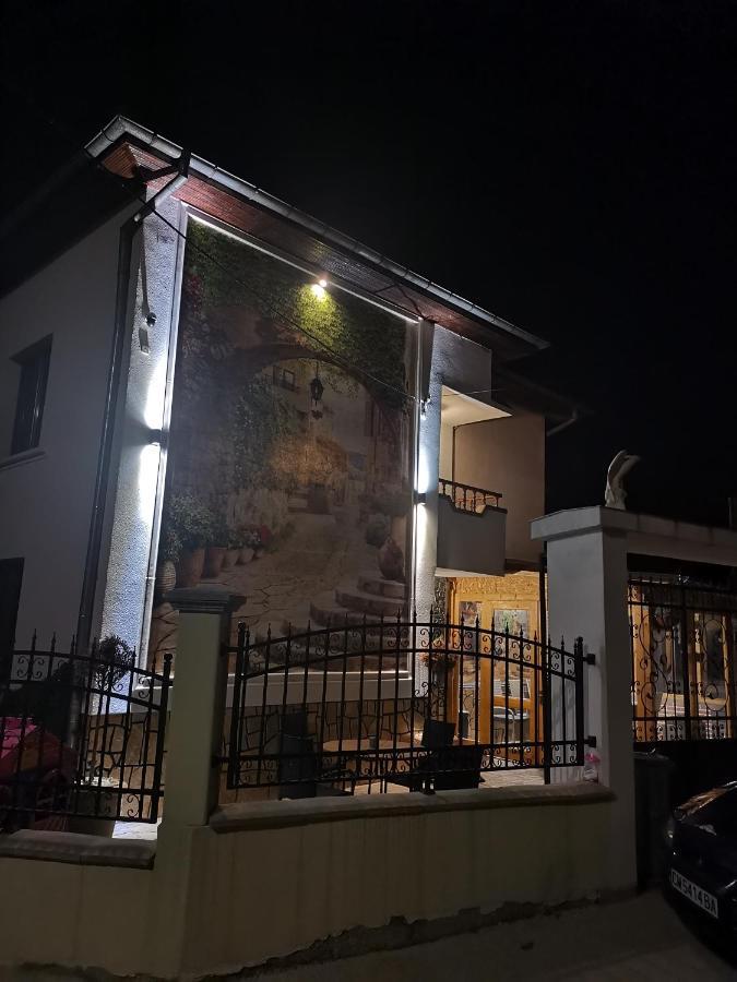 Къща Томови,Стаи За Гости Devin Exterior photo